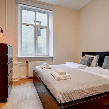Spacious Centre Short Walk To Old Town *